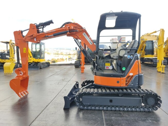 HITACHI ZX40UR-3 (Mini excavators) at Aichi, Japan | Buy used 