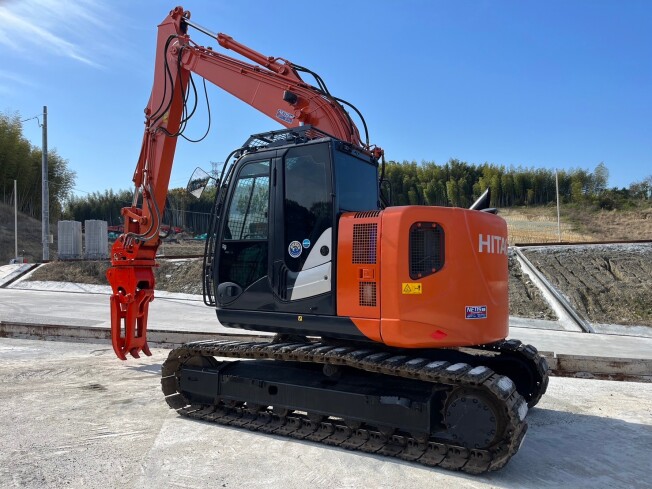 HITACHI ZX135USK-5B (Excavators) at Osaka, Japan | Buy used 