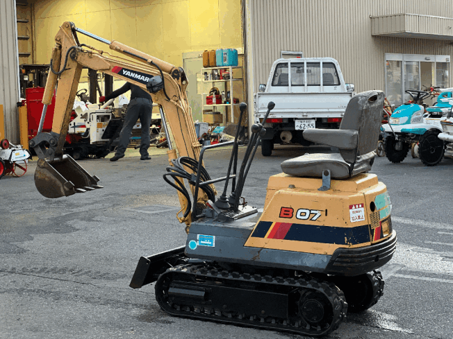 ヤンマー B07 1トンクラス 全塗装済 アワーメーター1067h