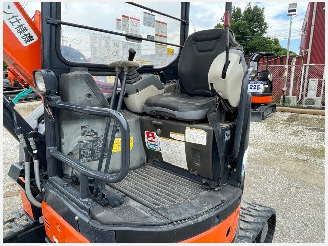 麦③ HITACHI ZX30UR-3 (Mini excavators) at Ibaraki, Japan | Buy
