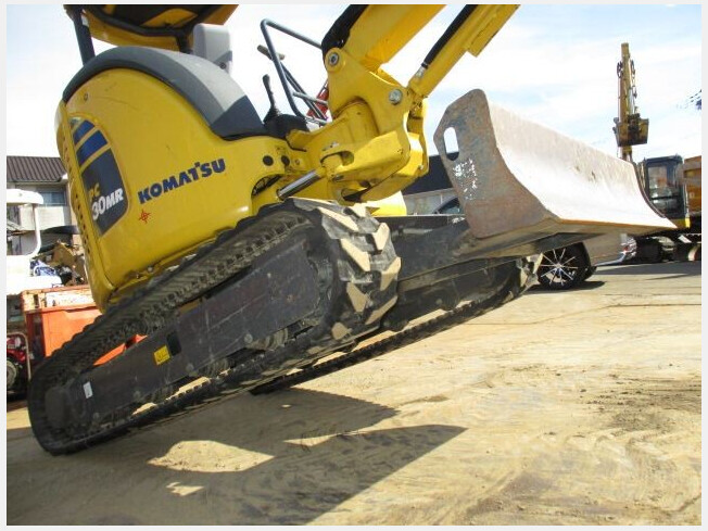 KOMATSU PC30MR-5 ミニ油圧ショベル 1:32 Amazon.co.jp: KOMATSU コマツ PC30MR-5 ミニ油圧ショベル 1/32