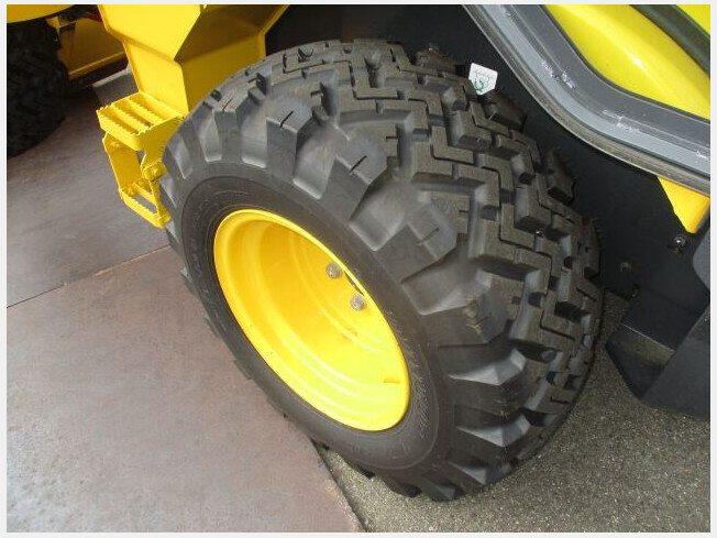 KOMATSU WA40-8 (Wheel loaders) at Osaka, Japan | Buy used
