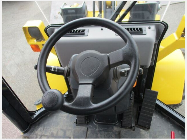 KOMATSU WA40-8 (Wheel loaders) at Osaka, Japan | Buy used