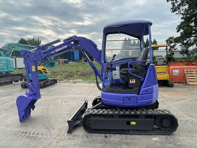完売御礼】ユンボ KOMATSU PC20UU-3 10006