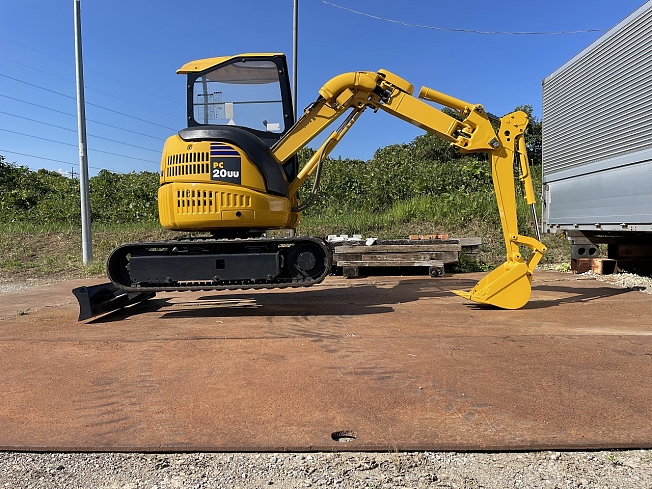 完売御礼】ユンボ KOMATSU PC20UU-3 10006