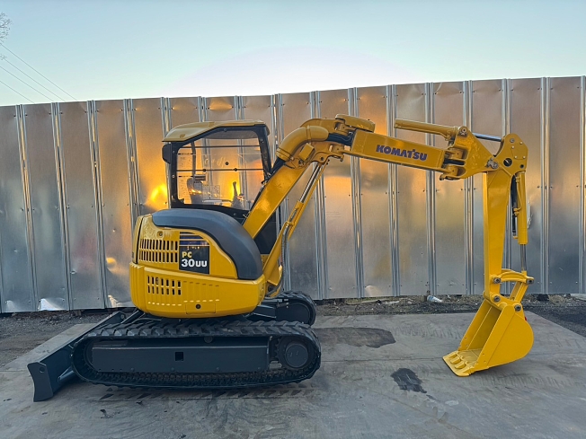 KOMATSU PC30MR-5 ミニ油圧ショベル 1:32 Amazon.co.jp: KOMATSU コマツ PC30MR-5 ミニ油圧ショベル 1/32