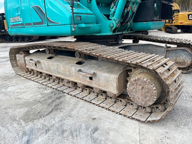 Conrad 1/50 Kobelco SK210 LC-11 crawler excavator long reach