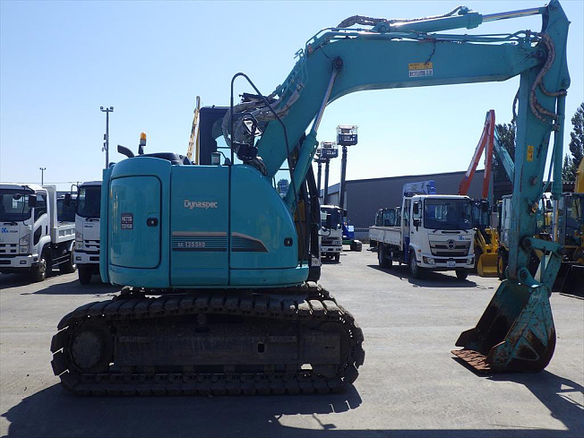 KOBELCO SK135SRD-3 (Excavators) at Osaka, Japan | Buy used