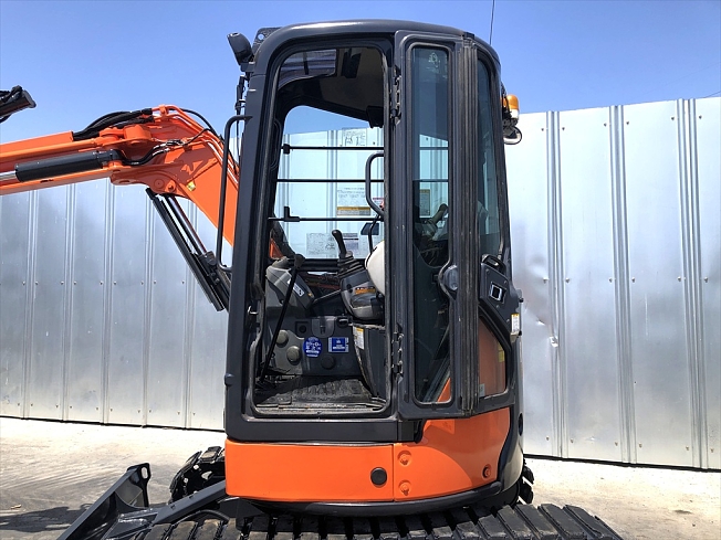日立建機 ZX30UR-5B | 兵庫県のミニ油圧ショベル(ミニユンボ