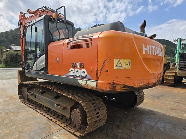 HITACHI ZX200-6 (Excavators) at Hyogo, Japan | Buy used