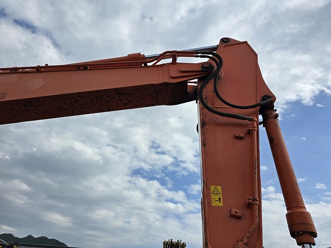 HITACHI ZX200-6 (Excavators) at Hyogo, Japan | Buy used