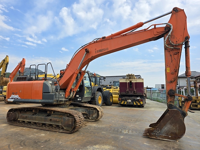 HITACHI ZX200-6 (Excavators) at Hyogo, Japan | Buy used