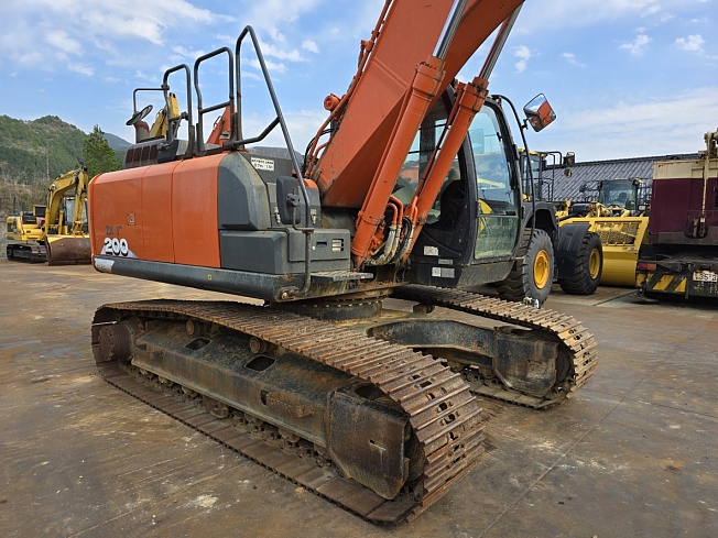 HITACHI ZX200-6 (Excavators) at Hyogo, Japan | Buy used