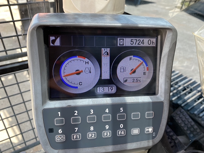 定番の中古商品 日立建機 ZX225USRLCK-3 群馬県の油圧ショベル(ユンボ | ぬいぐるみ