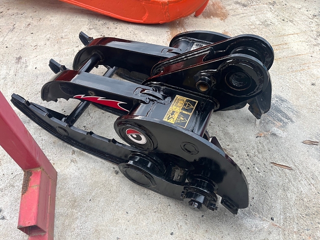 CAT320GC丸順重工Zフォーク使用