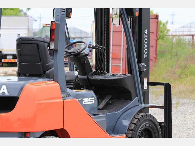 TOYOTA 02-8FDL25 (Forklifts) at Hyogo, Japan | Buy used