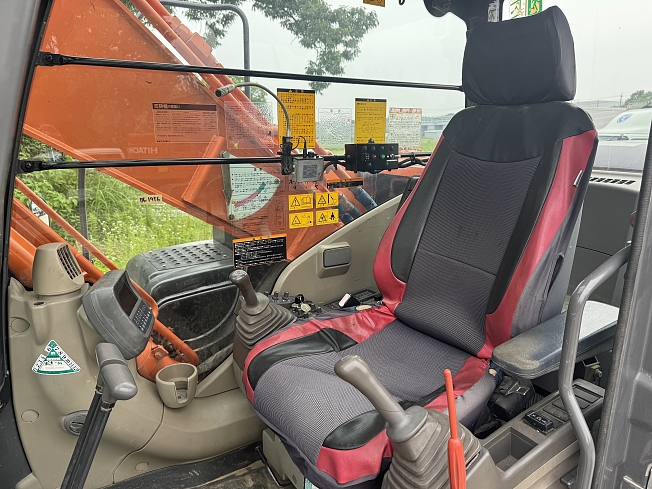 HITACHI ZX210LCK-3 (Excavators) at Aichi, Japan | Buy used