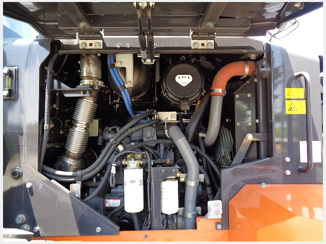メル41316 とおののいし 100μパウダー他 計６キロ入り 日立建機 ZW100-6 | 兵庫県のタイヤショベル(ホイールローダー