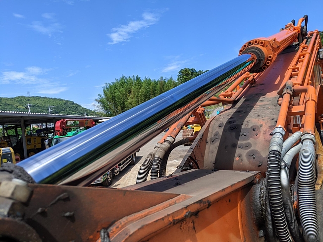 HITACHI ZX225USLC-5B (Excavators) at Oita, Japan | Buy used