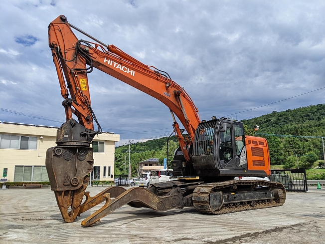 HITACHI ZX225USLC-5B (Excavators) at Oita, Japan | Buy used