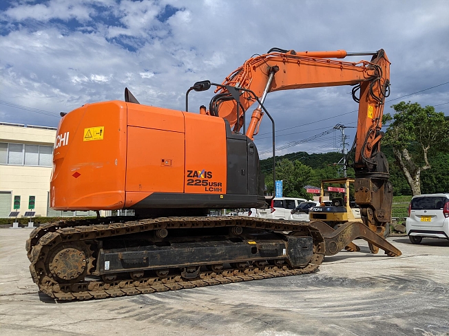 HITACHI ZX225USLC-5B (Excavators) at Oita, Japan | Buy used
