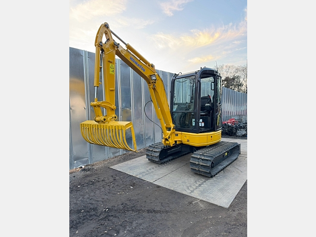 【税込売切り】　コマツ　PC30MR-2　3トン 油圧ショベル　ブレーカー配管付　機関良好♪ 税込売切り】 コマツ PC30MR-2 3トン 油圧ショベル ブレーカー配管付