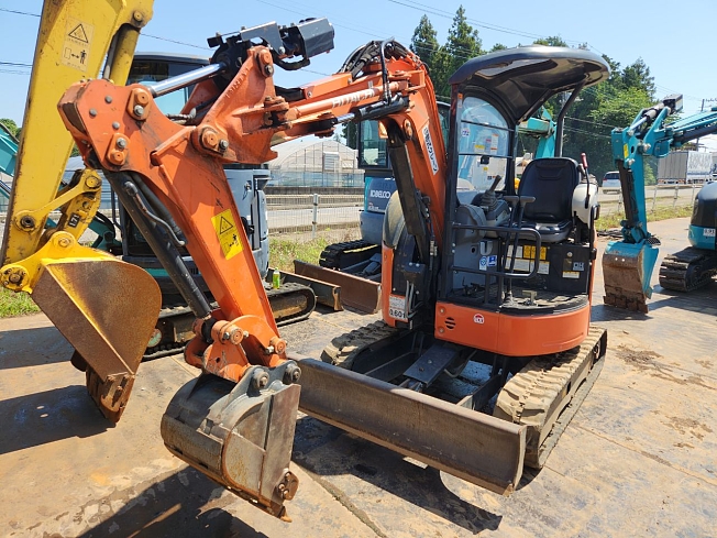 日立建機 ZX20UR-5A | 千葉県のミニ油圧ショベル(ミニユンボ
