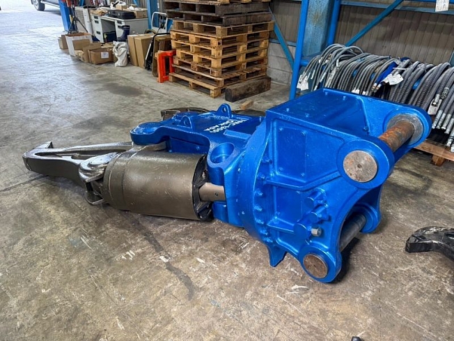 オカダアイヨン大割DEMOLITION CRUSHER SRC-1700V OKADA AIYON Crusher (Attachments(Construction)) at Hiroshima