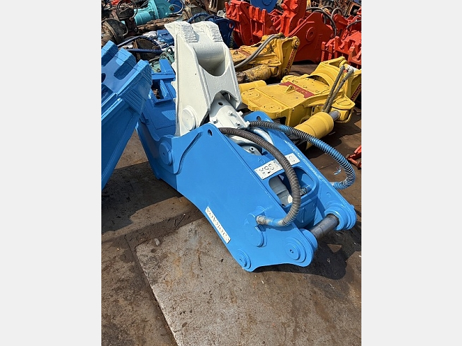 オカダアイヨン　小割機 溶接レス・破砕力向上…オカダアイヨンが開発、油圧ショベル用
