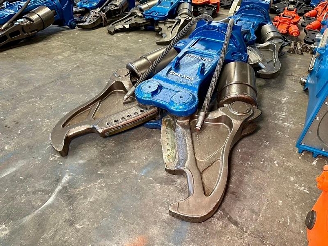 オカダアイヨン大割DEMOLITION CRUSHER SRC-1700V OKADA AIYON Crusher (Attachments(Construction)) at Hiroshima