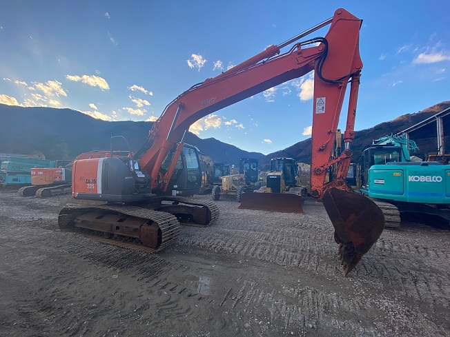 日立建機 ZX225USR-3 | 栃木県の油圧ショベル(ユンボ