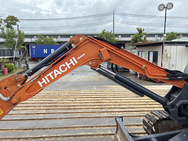日立建機 ZX30U-5B | 兵庫県のミニ油圧ショベル(ミニユンボ