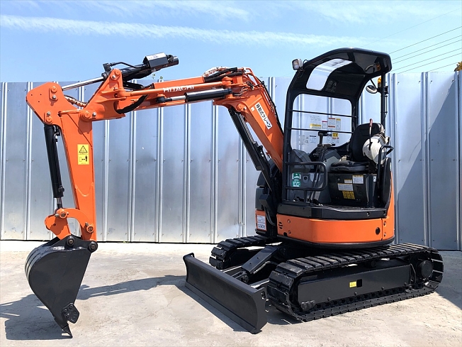 日立建機 ZX30UR-5B | 兵庫県のミニ油圧ショベル(ミニユンボ