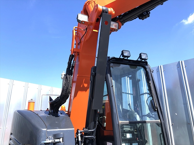 ポンパドール セット よつばと ジュラルミン 限定生産 日立建機 ZX135USOS-5B | 大阪