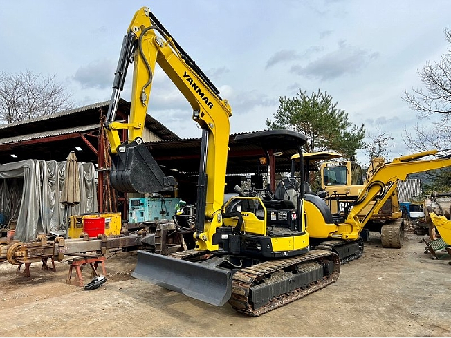 ヤンマー バックホー B05 826時間 【2125071900412】