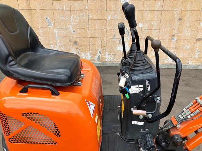 ＊＊ミニ冬瓜＊＊ HITACHI ZX30U-5B (Mini excavators) at Okayama, Japan | Buy