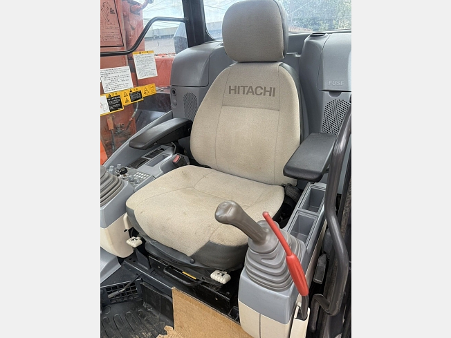 ホルル 船内仕様機｜港湾荷役｜業種から探す｜商品情報｜日立建機日本