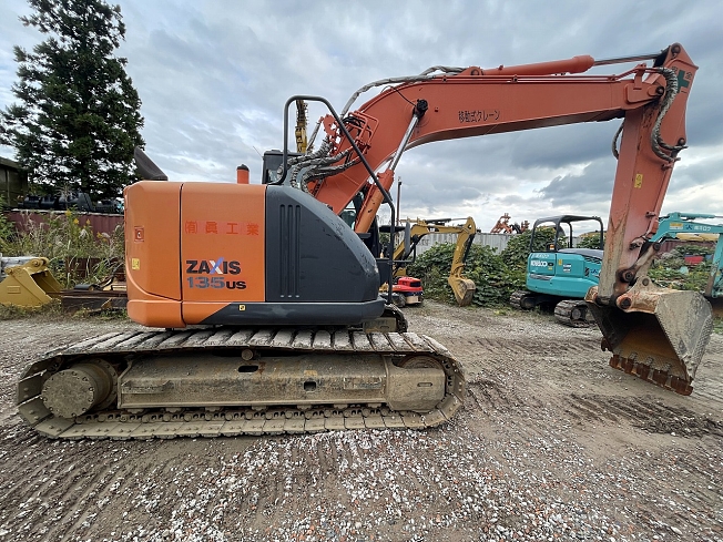 日立建機 ZX135US-5B | 栃木県の油圧ショベル(ユンボ