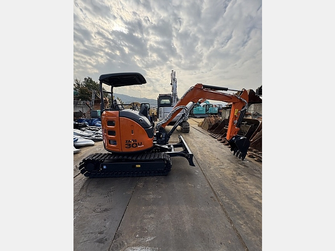 日立建機 ZX30U-5B | 大阪府のミニ油圧ショベル(ミニユンボ