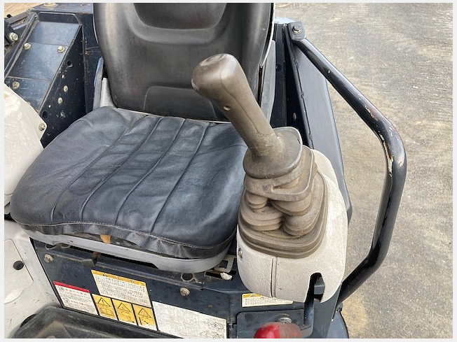 日立建機 ZX30U-5A | 岡山県のミニ油圧ショベル(ミニユンボ