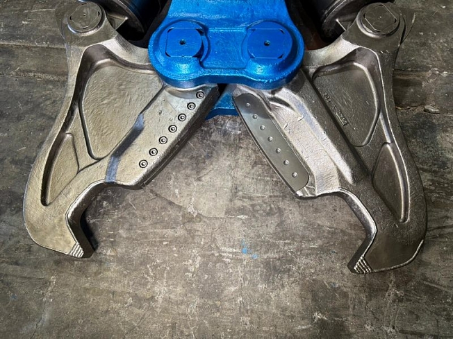 OKADA AIYON Crusher (Attachments(Construction)) at Hiroshima