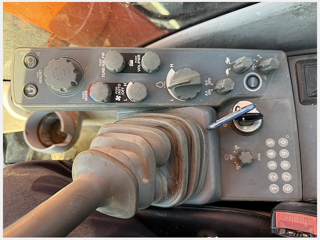 3号になります 日立建機 ZX135US-6 | 千葉県の油圧ショベル(ユンボ) | BIGLEMON