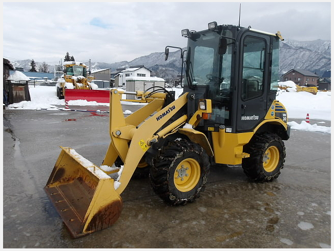 コマツタイヤショベルフロントガラス新品未使用デッドストックWA450-3とか コマツ WA30-6 | 新潟県のタイヤショベル(ホイールローダー