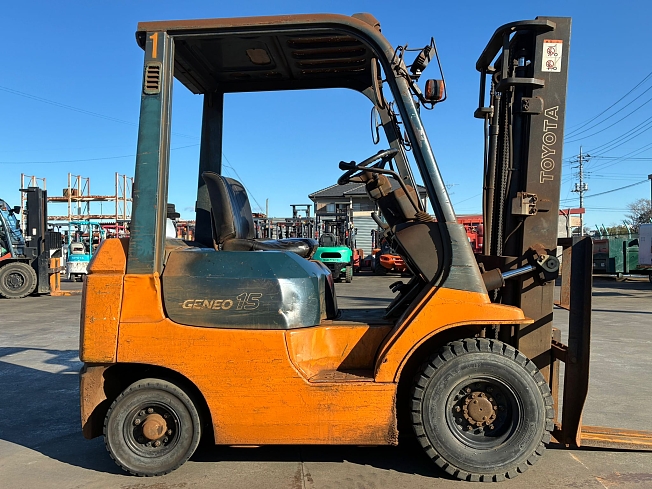 TOYOTA フォークリフト 15 オレンジ 富山発 TOYOTA フォークリフト 15