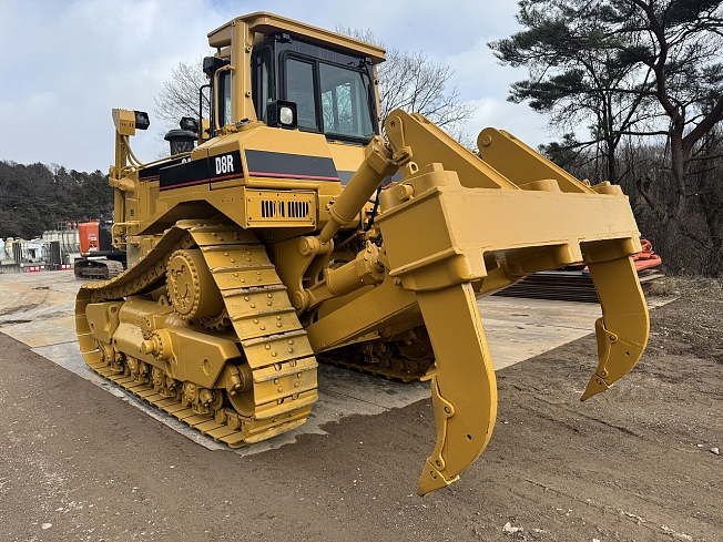 CATERPILLAR D8R (Bulldozers) at Tochigi, Japan | Buy used Japanese