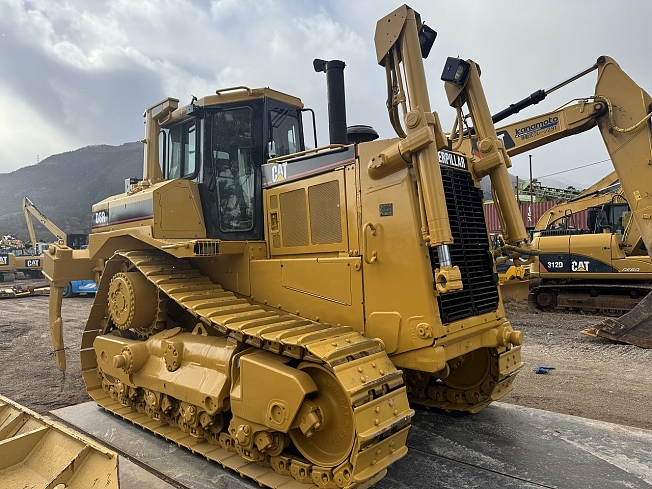 CATERPILLAR D8R (Bulldozers) at Tochigi, Japan | Buy used Japanese