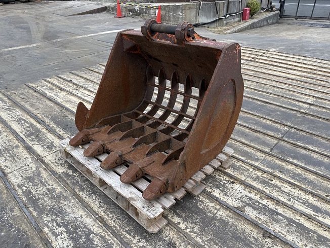 TAGUCHI Narrow bucket (Attachments(Construction)) at Shizuoka