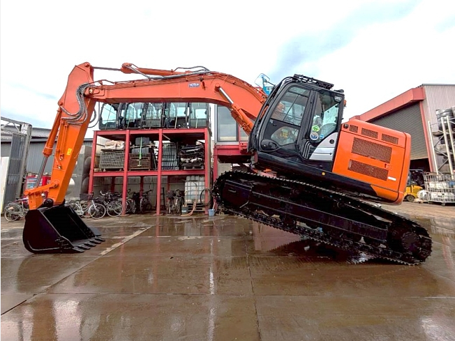 HITACHI ZX225USRK-6 (Excavators) at Chiba, Japan | Buy used