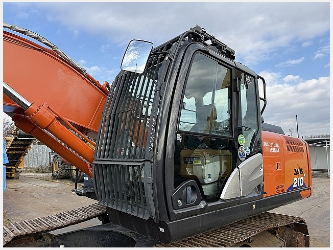 HITACHI ZX210K-6 (Excavators) at Chiba, Japan | Buy used Japanese