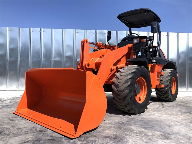 ホイールローダー 特定特殊自動車排出ガス2011年基準」対応の新型ホイールローダ6